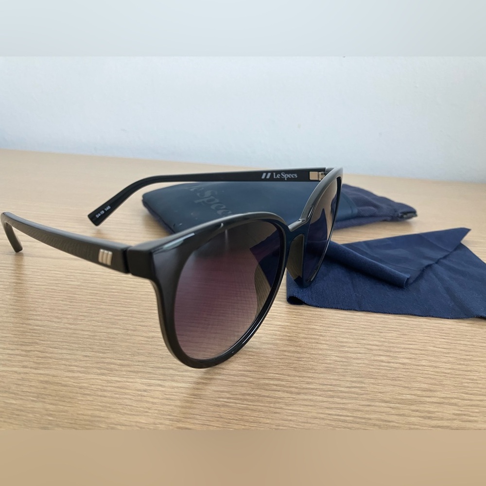 Le Specs sunglasses in perfect condition